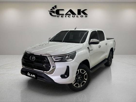 TOYOTA HILUX 2.8 D-4D TURBO DIESEL CD SRX 4X4 AUTOMÁTICO